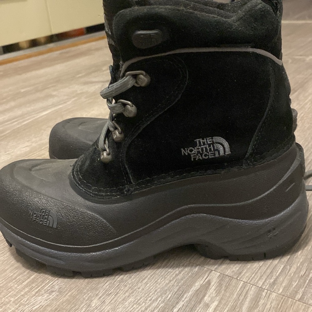 North face snow waterproof boots size 4 - Picture 2 of 3